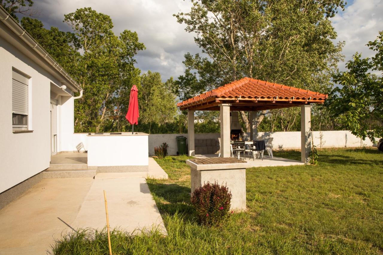 Holiday Home Visnja Нин Экстерьер фото