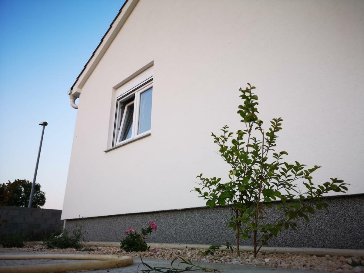 Holiday Home Visnja Нин Экстерьер фото