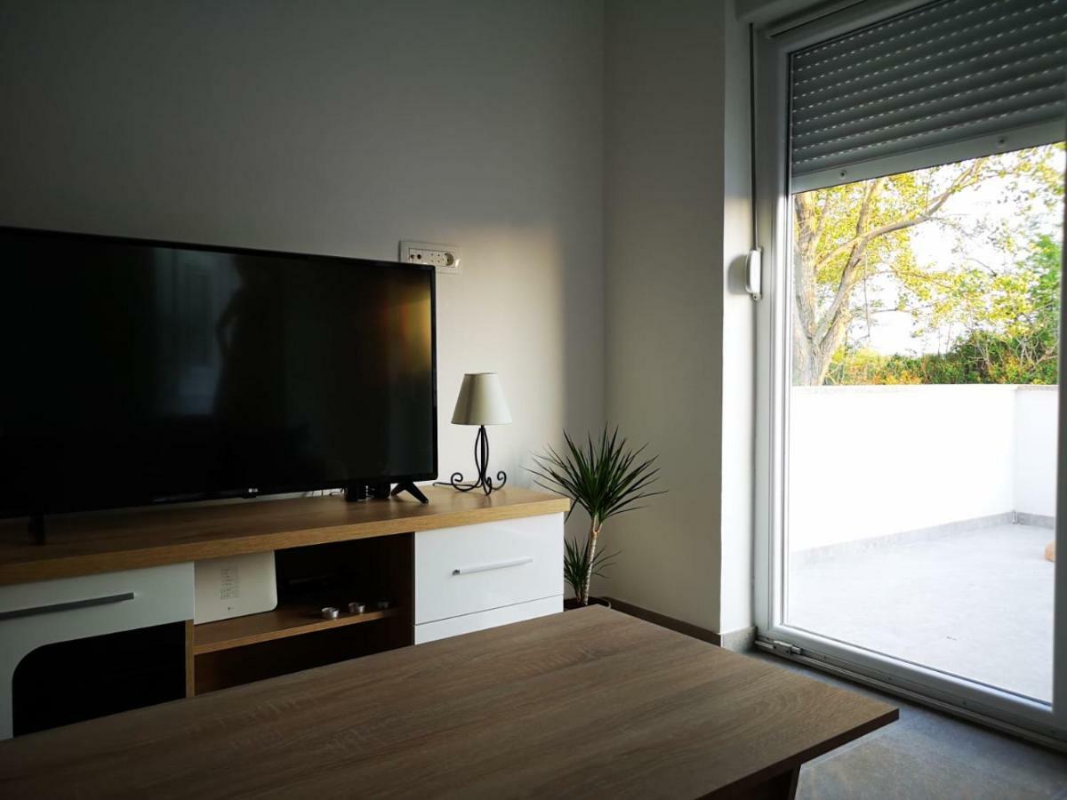 Holiday Home Visnja Нин Экстерьер фото